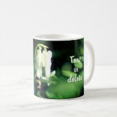 Bumble bee op White Flower Personated Koffiemok (Voorkant rechts)