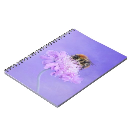 Bumble Bee Perst op een roze ventilator Notitieboek (Linkerzijde)