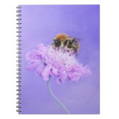 Bumble Bee Perst op een roze ventilator Notitieboek (Voorkant)