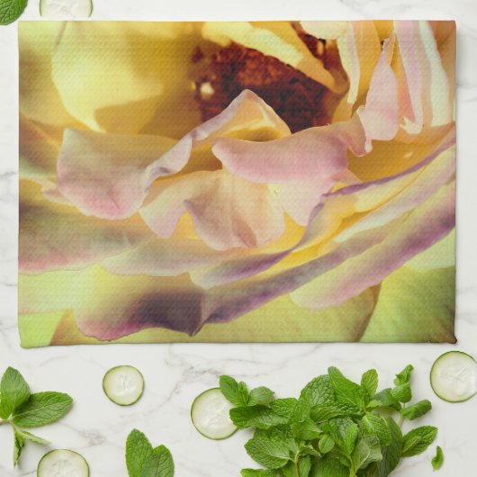 Bumble bee vliegt in roze roze roze roze dicht theedoek (Gevouwen)