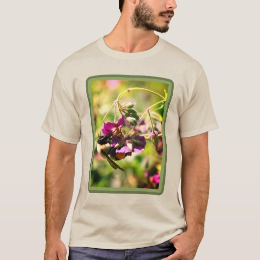 Bumble bei on Flower T-shirt (Voorkant)