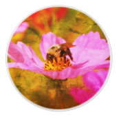 Bumble bei on roze Cosmos Flower Abstract Keramische Knop (Voorkant)