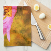 Bumble bei on roze Cosmos Flower Abstract Theedoek (Quarter Fold)