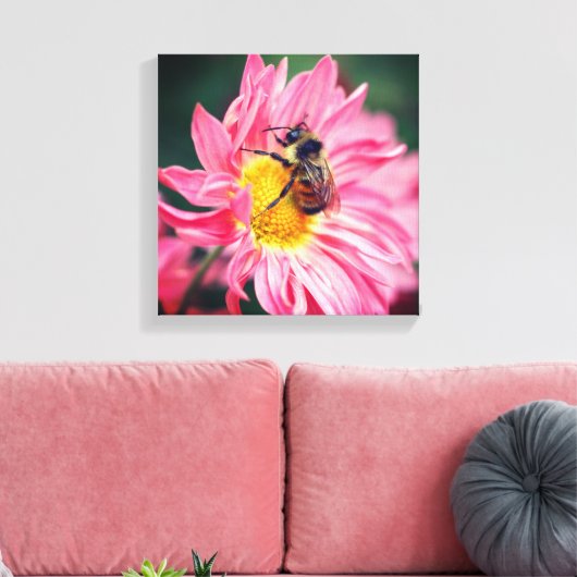 Bumble bei on roze Daisy Flower 2 Canvas Afdruk (Insitu (Woonkamer))
