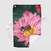 Bumble bei on roze Daisy Flower 2 Golfhanddoek (Insitu)