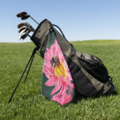 Bumble bei on roze Daisy Flower 2 Golfhanddoek (Groen)