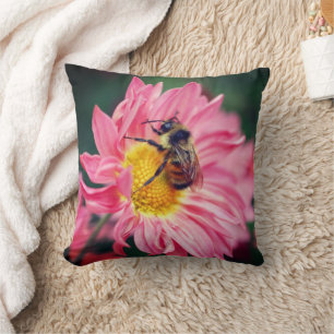 Bumble bei on roze Daisy Flower 2 Kussen