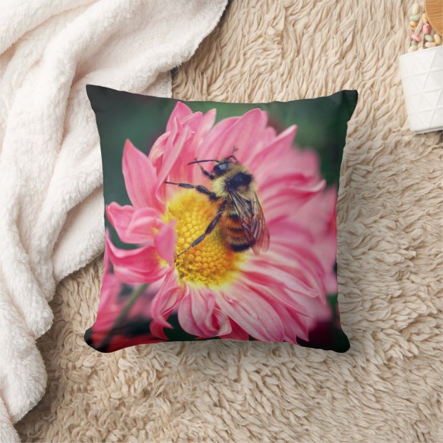 Bumble bei on roze Daisy Flower 2 Kussen (Deken)