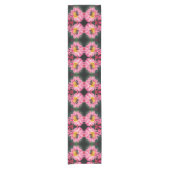 Bumble bei on roze Daisy Flower Abstract Korte Tafelloper (Voorkant)