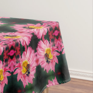 Bumble bei on roze Daisy Flower Abstract Tafelkleed