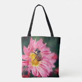 Bumble bei on roze Daisy Flower Tote Bag (Achterkant)