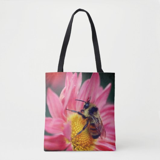 Bumble bei on roze Daisy Flower Up Tote Bag (Voorkant)