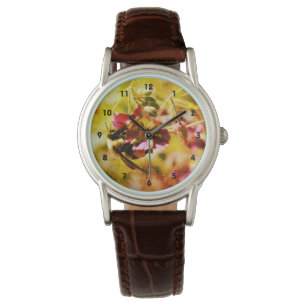 Bumble bei on roze ventilator Abstract verhit Horloge