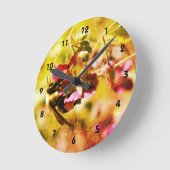 Bumble bei on roze ventilator Abstract verhit Ronde Klok (Hoek)