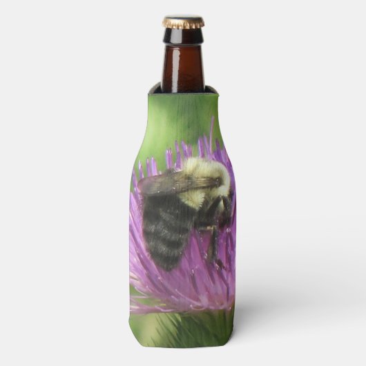 Bumble bei on Thistle Bottle Cooler (Fles Voorkant)