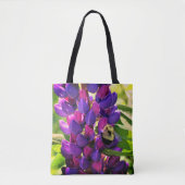 Bumble bei on Wild Lupine Flower Close Tote Bag (Voorkant)