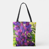 Bumble bei on Wild Lupine Flower Close Tote Bag (Achterkant)