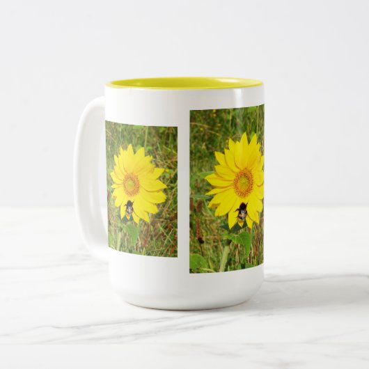 Bumble bei op een zonnebloem tweekleurige koffiemok (Voorkant links)
