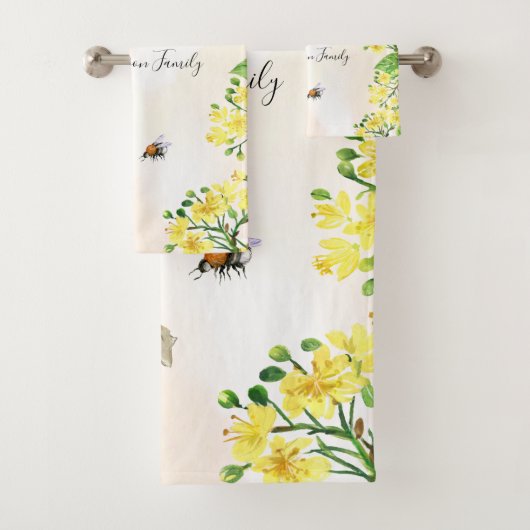 Bumble beien honey yellow florals monogram bad handdoek (Insitu)