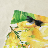 Bumble beien honey yellow florals monogram strandlaken (In situ)