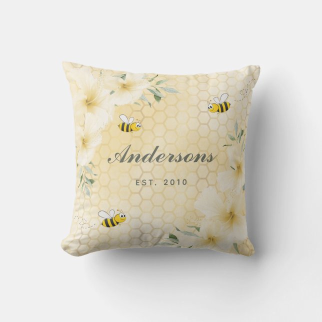 Bumble beien yellow honeycomb floral monogram buitenkussen (Voorkant)