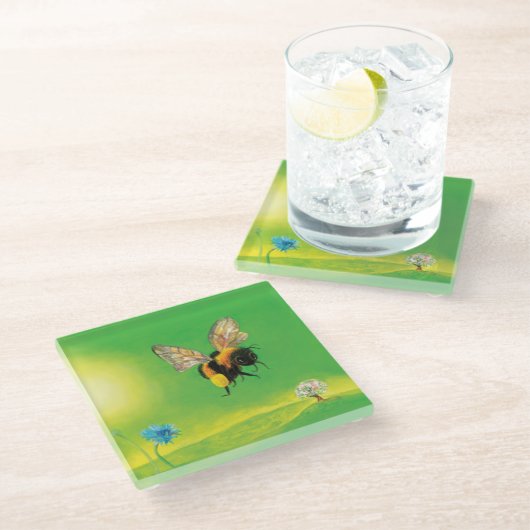 Bumblebee die over de weide vliegt glazen onderzetter (Schuin)