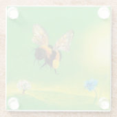 Bumblebee die over de weide vliegt glazen onderzetter (Achterkant)