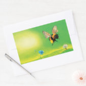 Bumblebee die over de weide vliegt rechthoekige sticker (Envelop)