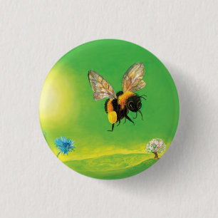 Bumblebee die over de weide vliegt ronde button 3,2 cm