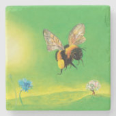 Bumblebee die over de weide vliegt stenen onderzetter (Voorkant)