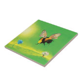 Bumblebee die over de weide vliegt tegeltje (Zijkant)