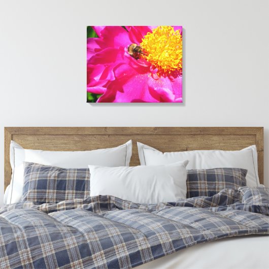 Bumblebee en Peony Canvas Afdruk (Insitu (Slaapkamer))