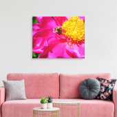 Bumblebee en Peony Canvas Afdruk (Insitu (Woonkamer))
