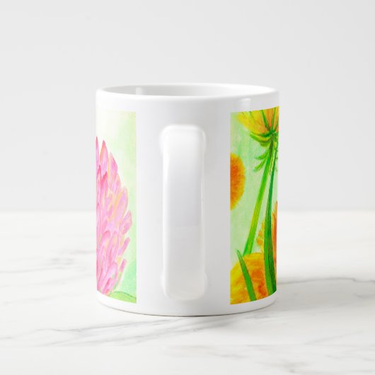 Bumblebee op dandelion grote koffiekop (Achterkant)