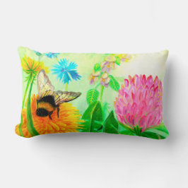 Bumblebee op dandelion kussen