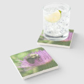 Bumblebee op een heistel stenen onderzetter (Zijkant)