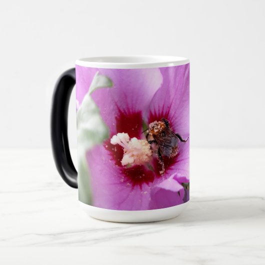 Bumblebee op Hibiscus Flower Magische Mok (Voorkant links)