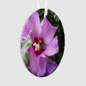 Bumblebee op Hibiscus Flower Ornament (voorkant)