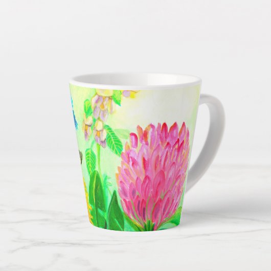 Bumblebee op kleine latte mok met dandelion (Rechterhoek)