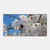 Bumblebee op wilde kersenbloei bureaumat (Voorkant)