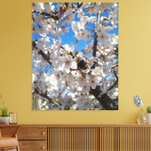 Bumblebee op wilde kersenbloei canvas afdruk (Insitu (Woonkamer))