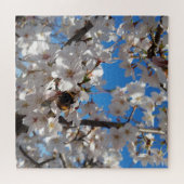 Bumblebee op wilde kersenbloei legpuzzel (Horizontaal)