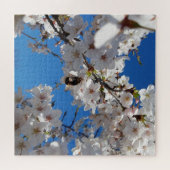 Bumblebee op wilde kersenbloei legpuzzel (Horizontaal)