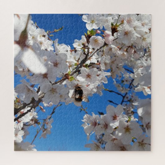 Bumblebee op wilde kersenbloei legpuzzel (Verticaal)