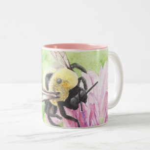 Bumblebei in de bloemen tweekleurige koffiemok