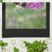 Bumblebei op een Thistle Kitchen Towel Theedoek (Gevouwen)
