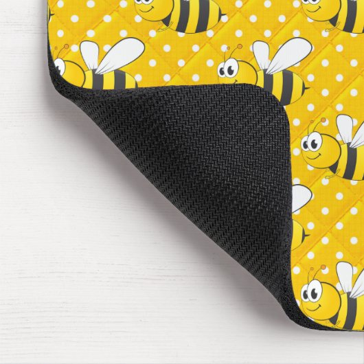 Bumblebei op gele en witte pokadots muismat (Hoek)