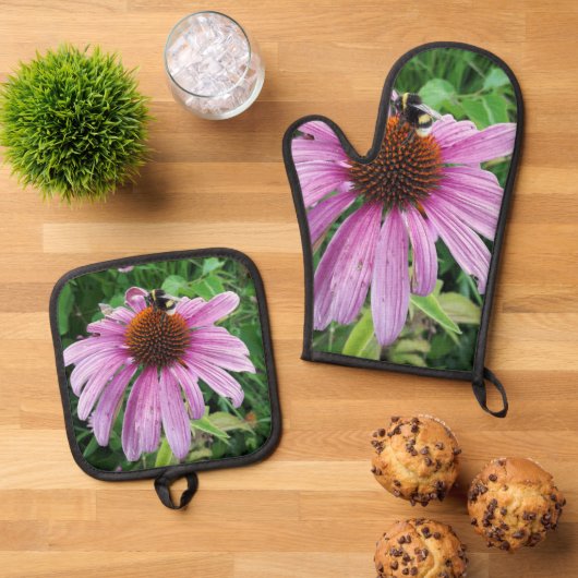 Bumblebei op Oost-paarse Coneflower Ovenwant & Pannenlap Set (Top down)