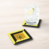 Bumblebei op zwarte en gele geometrische vorm bier onderzetter (Rechterzijde)