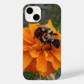 Bumblebijen op marigold Flower Case-Mate iPhone Case (Achterkant)